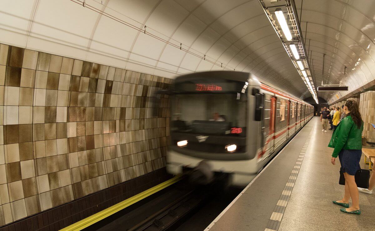 B · Zličín ↔ Černý Most